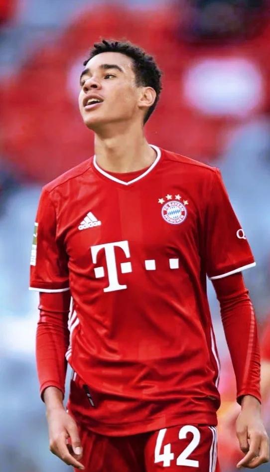 九游体育-西亚卡姆新星锐不可当表现突出，拜仁前途光明！全场沸腾不已(波兰外长对俄立场)