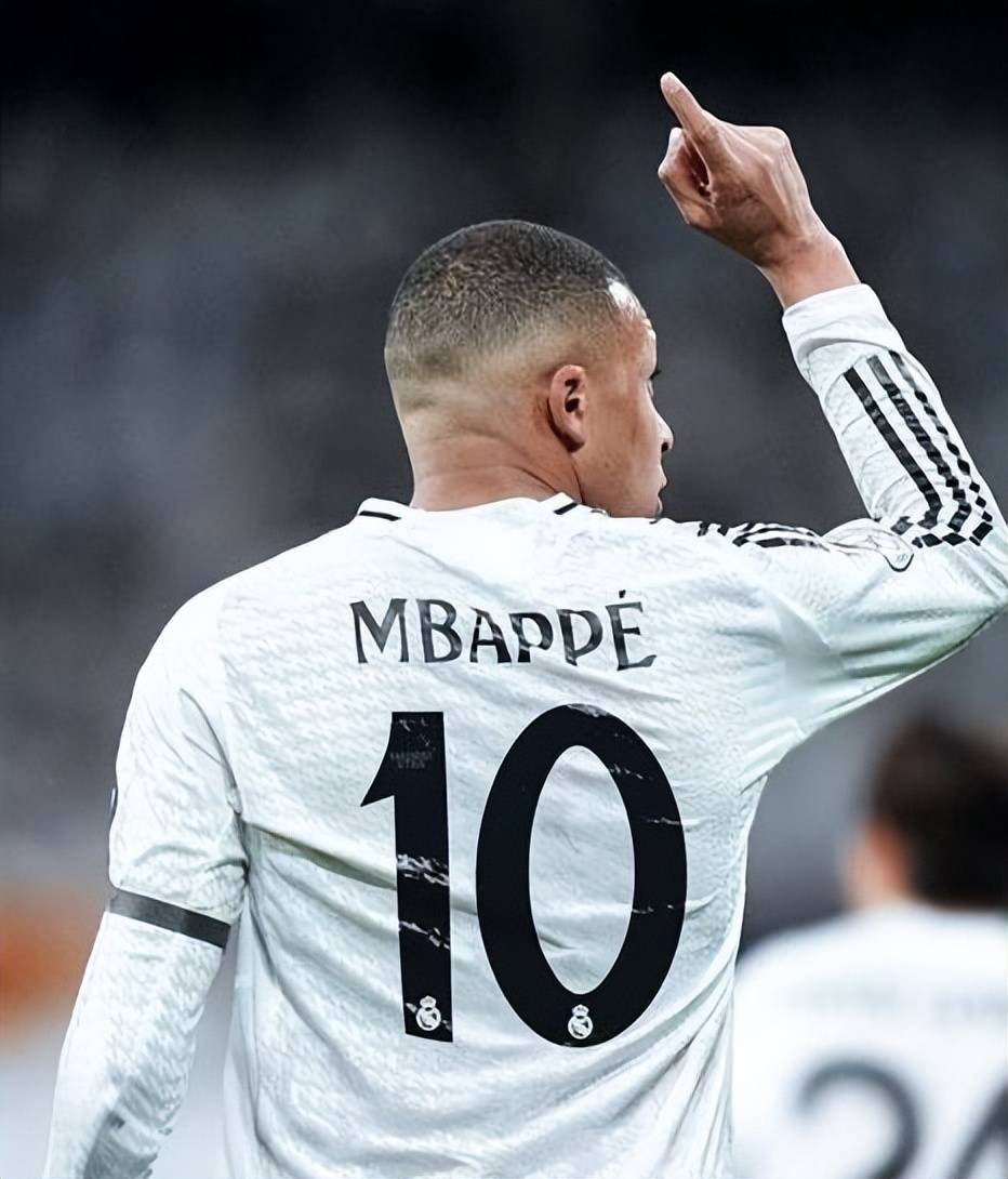 九游体育官网-阿扎伦卡与90激战美国队分钟，出色防守胜负难料！，姆巴佩焦点对战再创辉煌时刻(姆巴佩比赛视频回放)